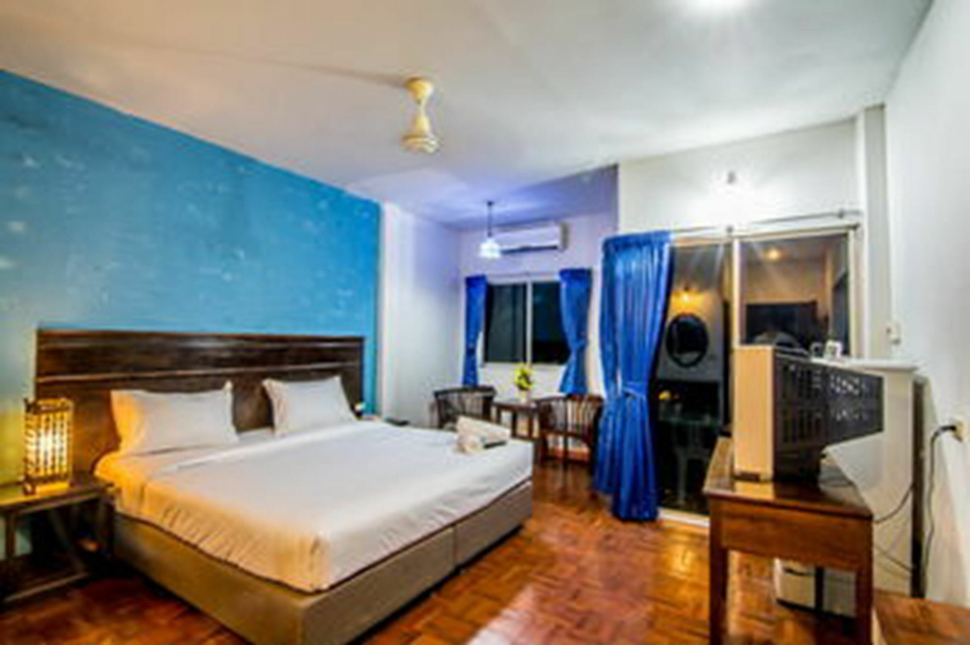Sutus Court 2 Hotel Pattaya Exterior foto