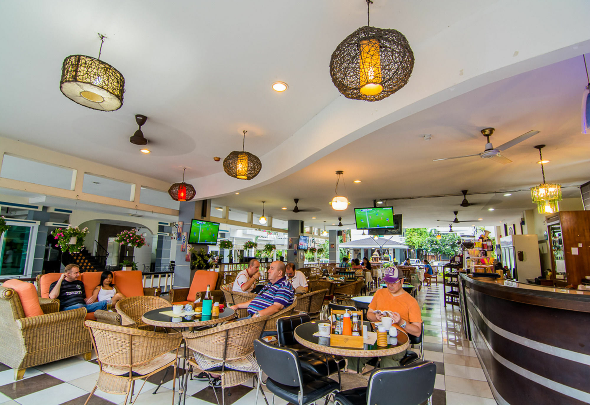 Sutus Court 2 Hotel Pattaya Exterior foto