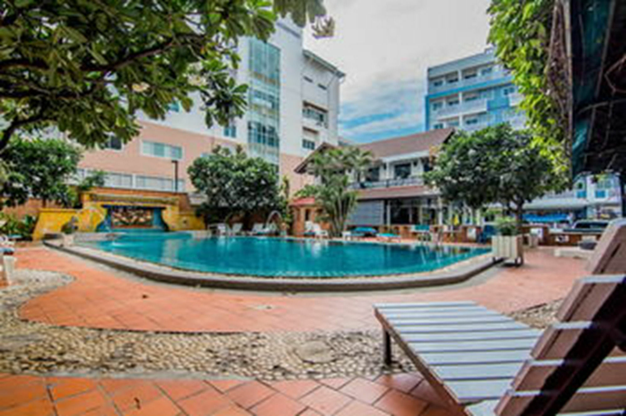 Sutus Court 2 Hotel Pattaya Exterior foto