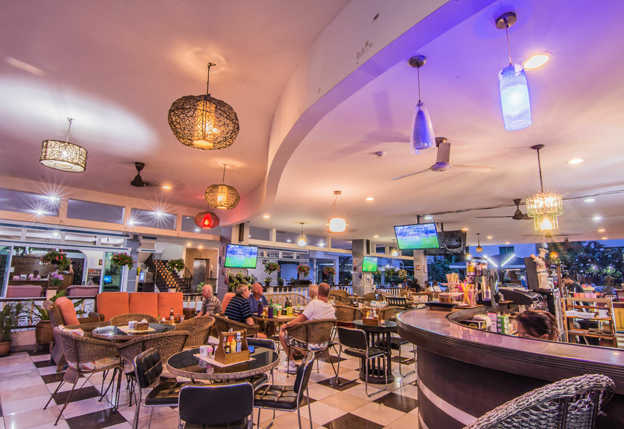 Sutus Court 2 Hotel Pattaya Exterior foto